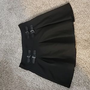 Hot Topic pleated buckle skirt